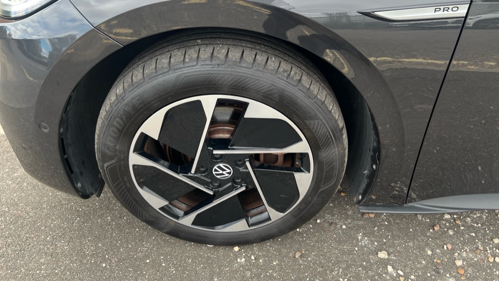 Volkswagen ID.3 150kW Family Pro Performance 58kWh 5dr Auto Electric Hatchback - Image 42