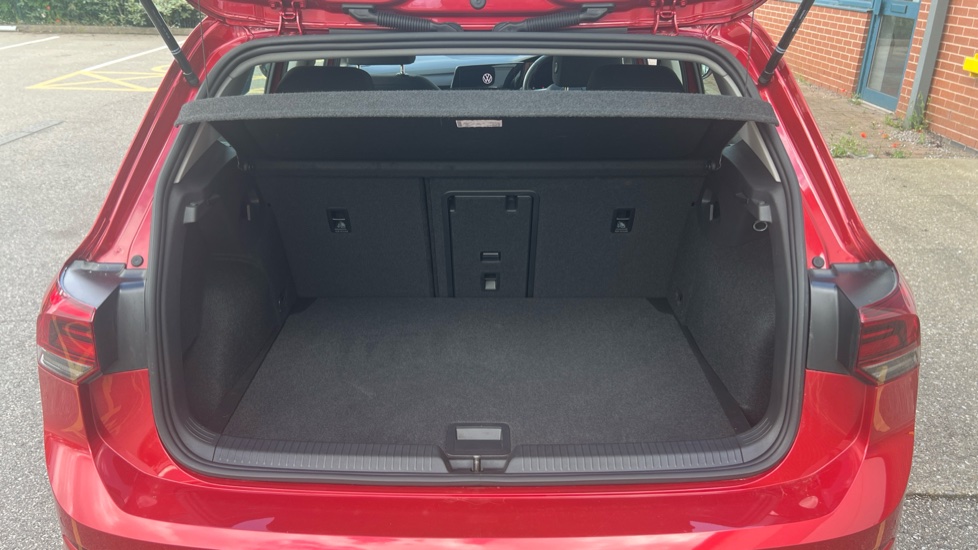 Volkswagen Golf 1.5 eTSI Style 5dr DSG Petrol Hatchback - Image 4