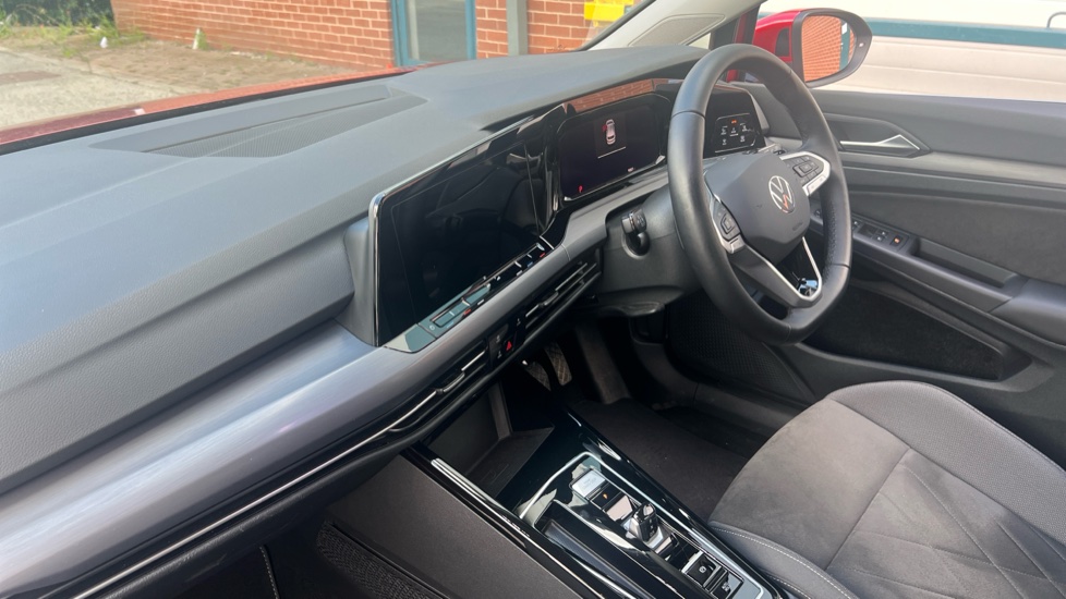 Volkswagen Golf 1.5 eTSI Style 5dr DSG Petrol Hatchback - Image 9