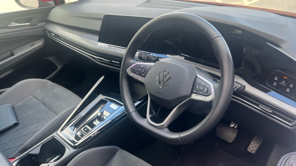 Volkswagen Golf 1.5 eTSI Style 5dr DSG Petrol Hatchback - Image 11