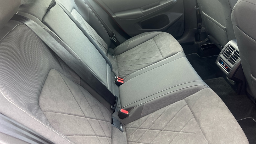 Volkswagen Golf 1.5 eTSI Style 5dr DSG Petrol Hatchback - Image 38