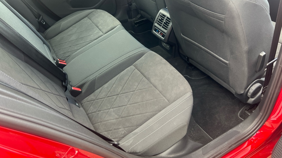 Volkswagen Golf 1.5 eTSI Style 5dr DSG Petrol Hatchback - Image 39