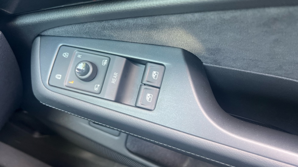 Volkswagen ID.7 210kW Match Pro S Plus 86kWh 5dr Auto Electric Estate - Image 32