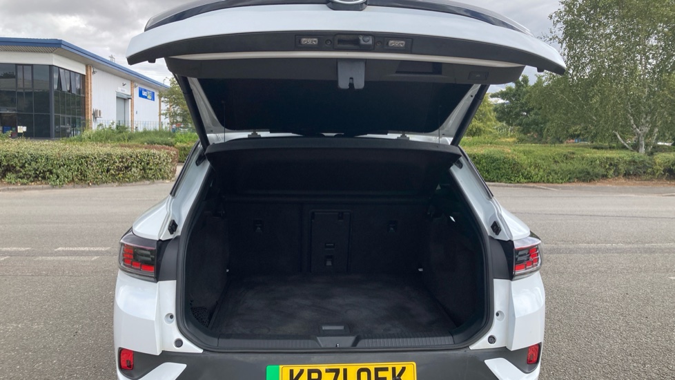 Volkswagen ID.4 150kW Max Pro Performance 77kWh 5dr Auto Electric Estate - Image 4