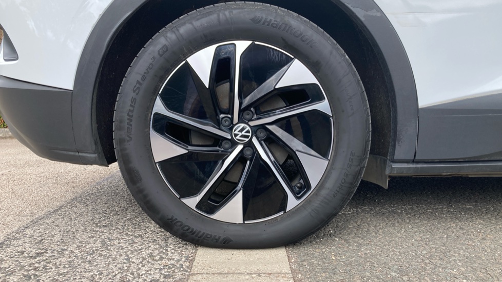 Volkswagen ID.4 150kW Max Pro Performance 77kWh 5dr Auto Electric Estate - Image 7