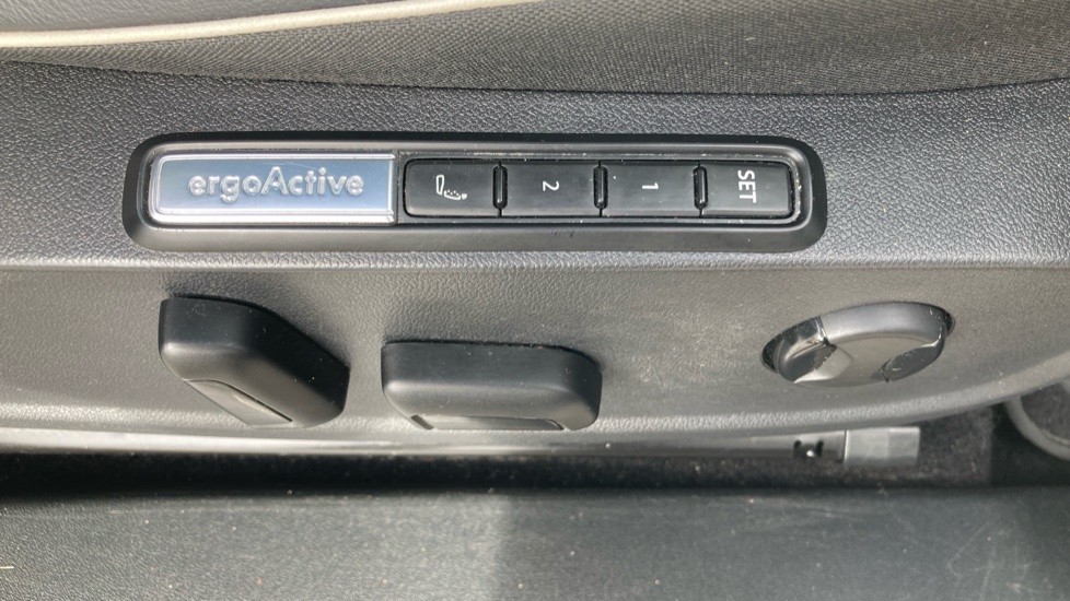 Volkswagen ID.4 150kW Max Pro Performance 77kWh 5dr Auto Electric Estate - Image 26