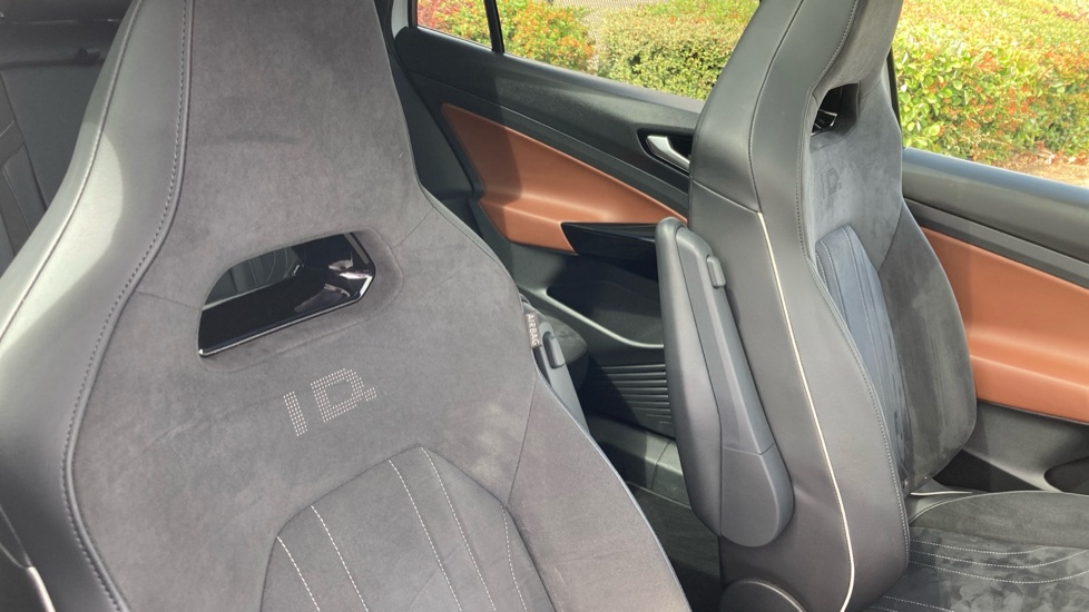 Volkswagen ID.4 150kW Max Pro Performance 77kWh 5dr Auto Electric Estate - Image 28