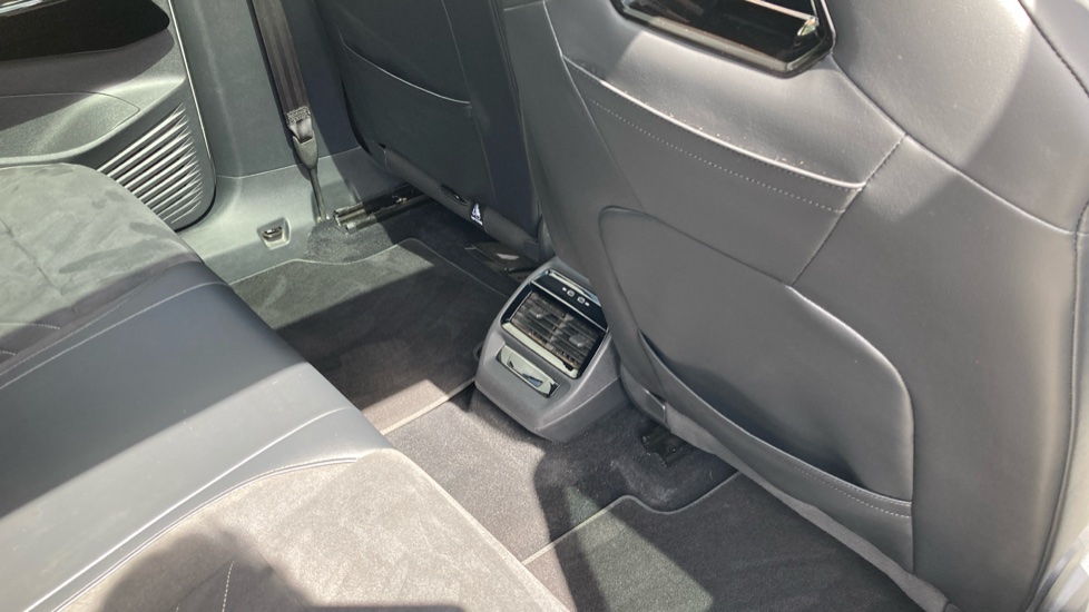 Volkswagen ID.4 150kW Max Pro Performance 77kWh 5dr Auto Electric Estate - Image 35