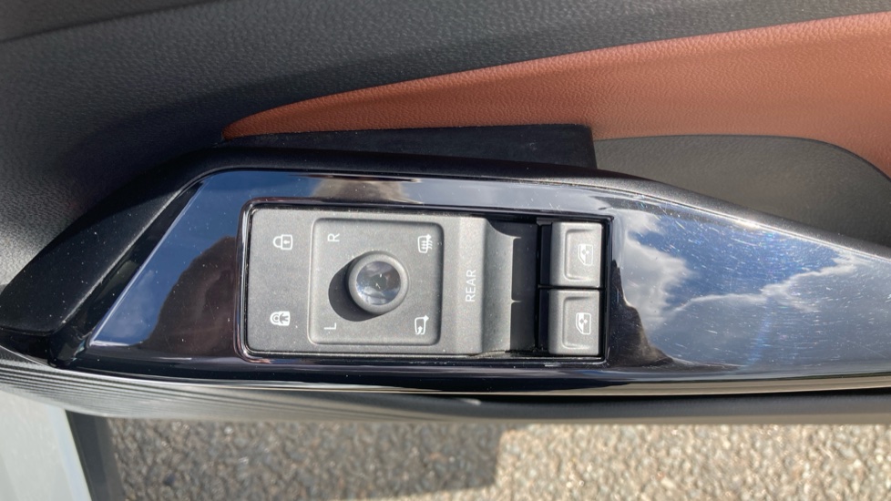 Volkswagen ID.4 150kW Max Pro Performance 77kWh 5dr Auto Electric Estate - Image 47