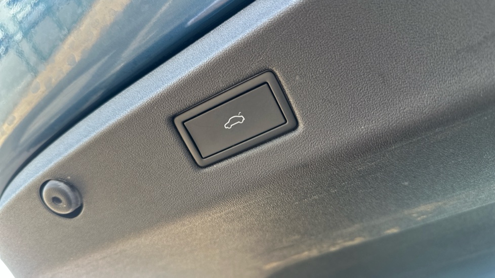 Volkswagen ID.7 210kW Launch Edition Pro 77kWh 5dr Auto Electric Hatchback - Image 35