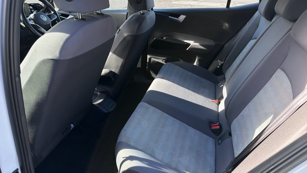 Volkswagen ID.3 150kW Life Pro Performance 58kWh 5dr Auto Electric Hatchback - Image 16