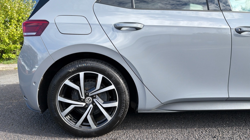 Volkswagen ID.3 150kW Family Pro Performance 58kWh 5dr Auto Electric Hatchback - Image 7