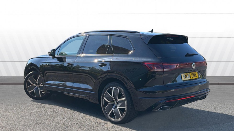 Volkswagen Touareg 3.0 V6 TDI 4Motion 286 Black Edition 5dr Tip Auto Diesel Estate - Image 2