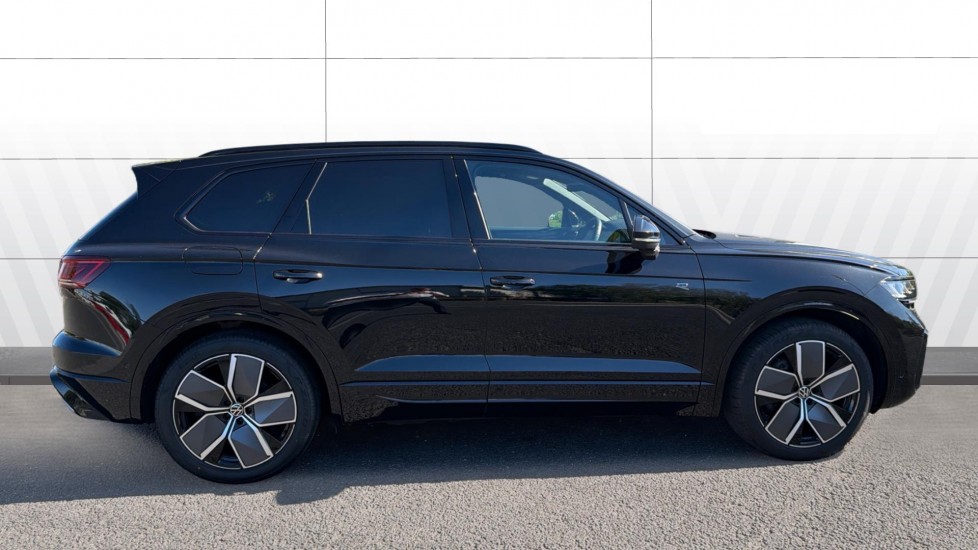 Volkswagen Touareg 3.0 V6 TDI 4Motion 286 Black Edition 5dr Tip Auto Diesel Estate - Image 5