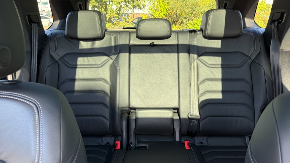 Volkswagen Touareg 3.0 V6 TDI 4Motion 286 Black Edition 5dr Tip Auto Diesel Estate - Image 15