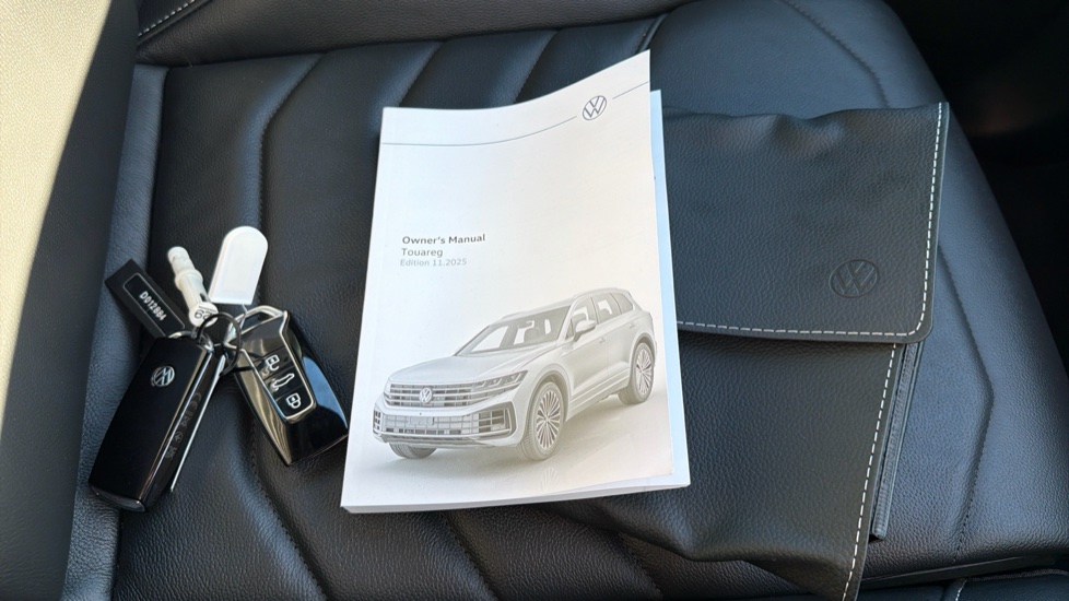 Volkswagen Touareg 3.0 V6 TDI 4Motion 286 Black Edition 5dr Tip Auto Diesel Estate - Image 19