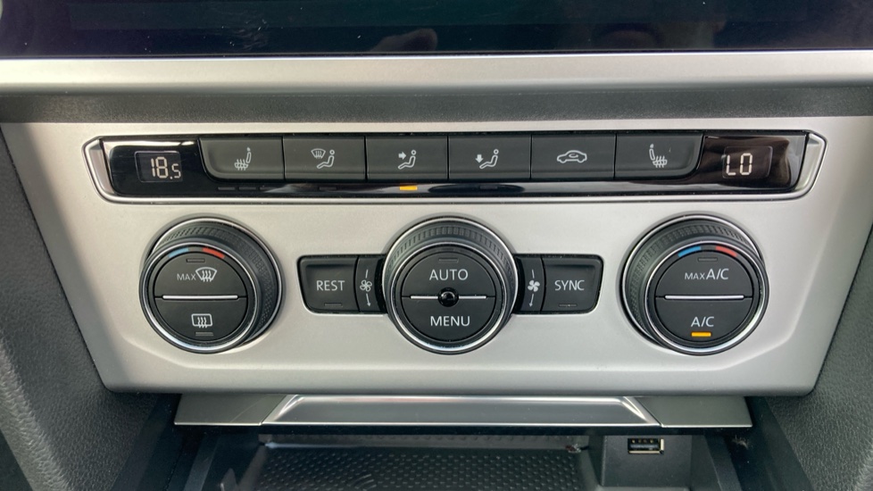 Volkswagen Passat 1.4 TSI 150 SE Business 5dr Petrol Estate - Image 45