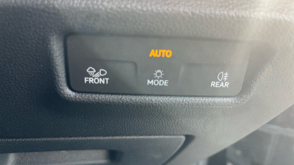 Volkswagen Tiguan 1.5 eTSI 150 Elegance 5dr DSG Petrol Estate - Image 32