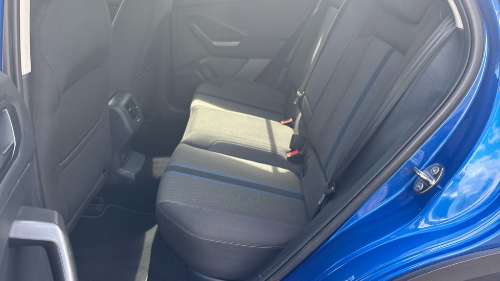 Volkswagen T-Roc 1.6 TDI Design 5dr Diesel Hatchback - Image 16