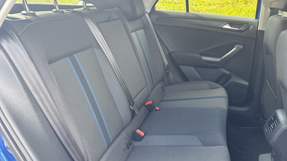 Volkswagen T-Roc 1.6 TDI Design 5dr Diesel Hatchback - Image 24