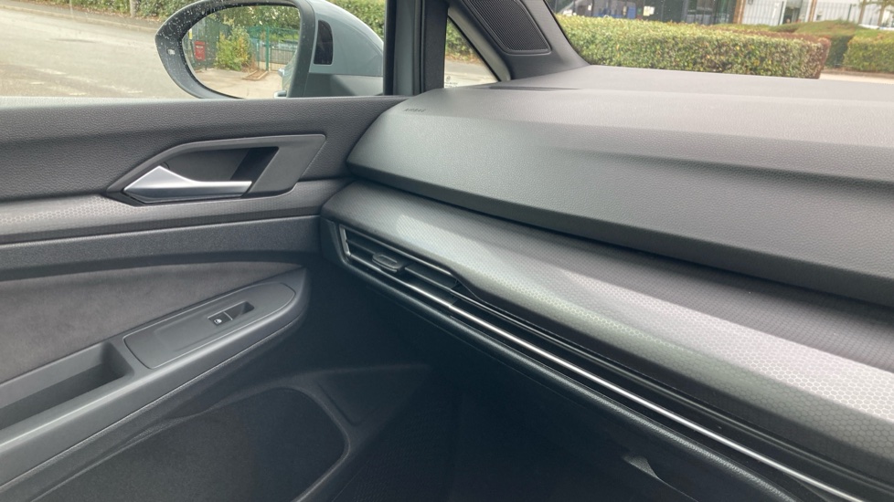 Volkswagen Golf 1.4 TSI GTE 5dr DSG Hatchback - Image 28