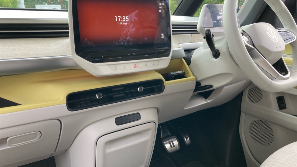 Volkswagen ID. Buzz 150kW Style Pro 77kWh 5dr Auto Electric Estate - Image 13