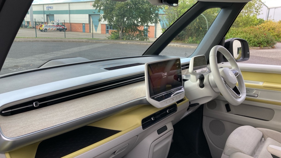 Volkswagen ID. Buzz 150kW Style Pro 77kWh 5dr Auto Electric Estate - Image 25
