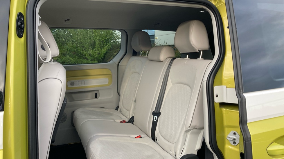 Volkswagen ID. Buzz 150kW Style Pro 77kWh 5dr Auto Electric Estate - Image 26