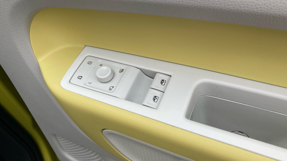 Volkswagen ID. Buzz 150kW Style Pro 77kWh 5dr Auto Electric Estate - Image 33