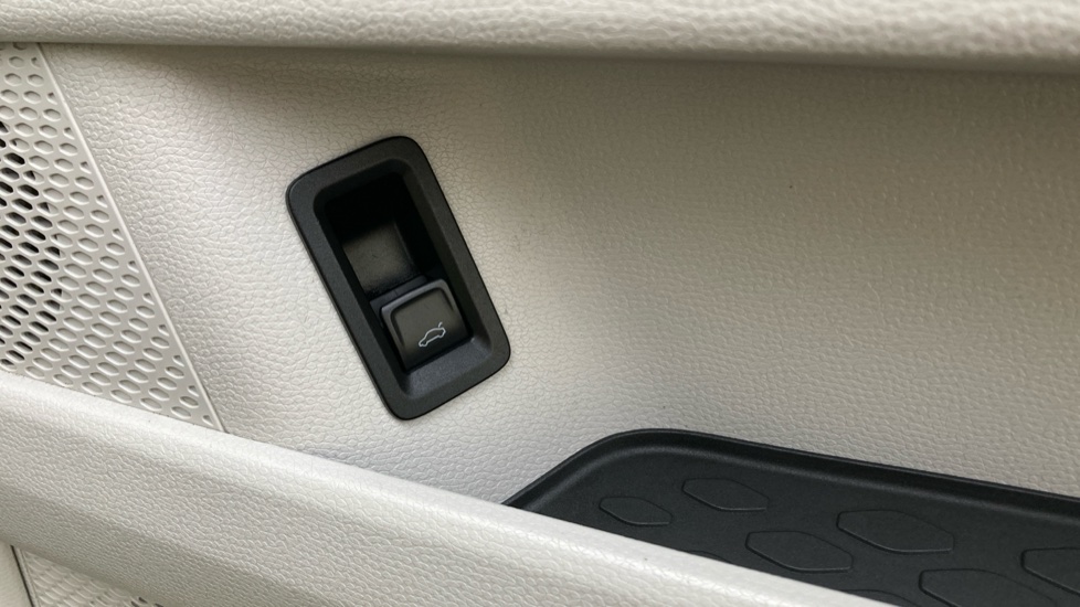 Volkswagen ID. Buzz 150kW Style Pro 77kWh 5dr Auto Electric Estate - Image 34