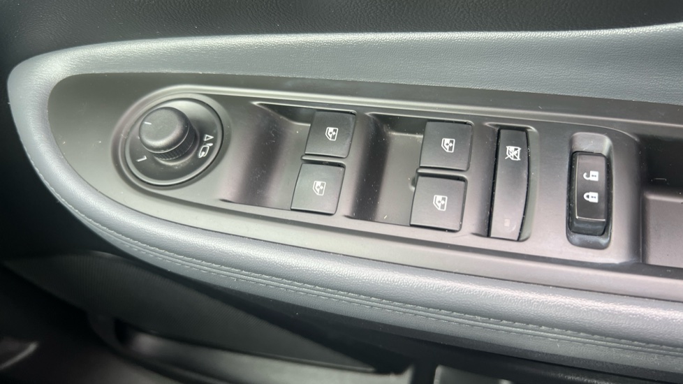 Vauxhall Mokka 1.6i SE 5dr Petrol Hatchback - Image 28