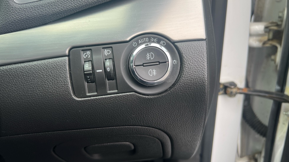 Vauxhall Mokka 1.6i SE 5dr Petrol Hatchback - Image 29