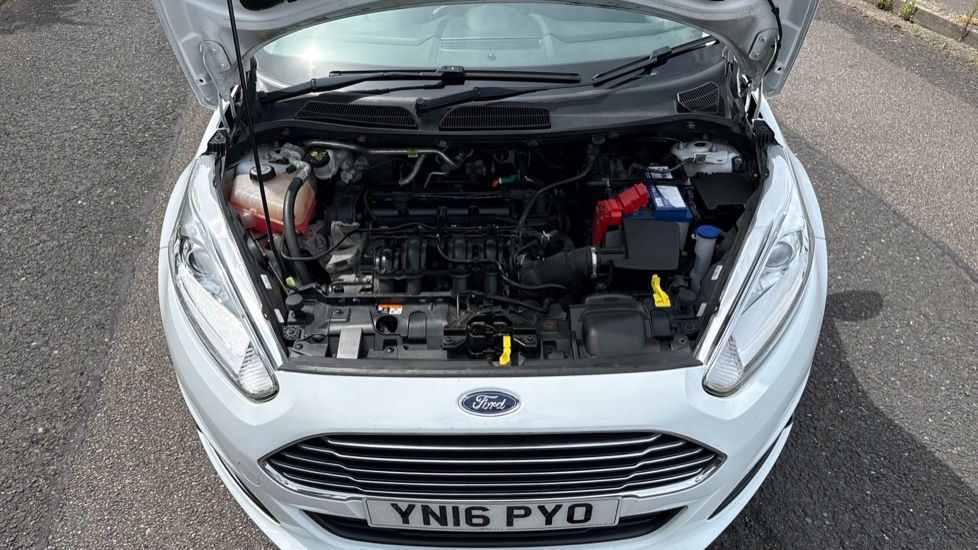 Ford Fiesta 1.25 82 Zetec White 3dr Petrol Hatchback - Image 8