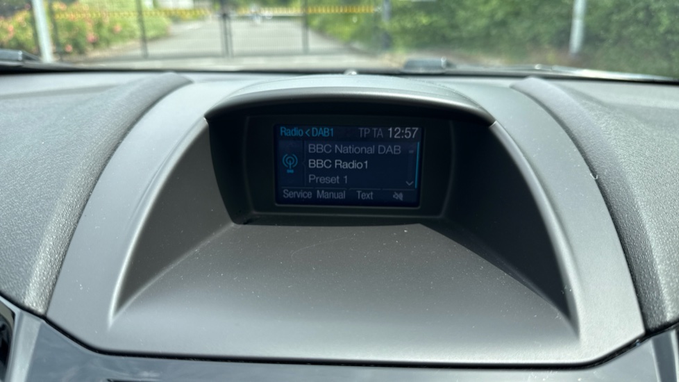 Ford Fiesta 1.25 82 Zetec White 3dr Petrol Hatchback - Image 12