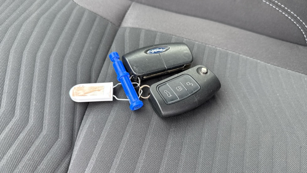 Ford Fiesta 1.25 82 Zetec White 3dr Petrol Hatchback - Image 20