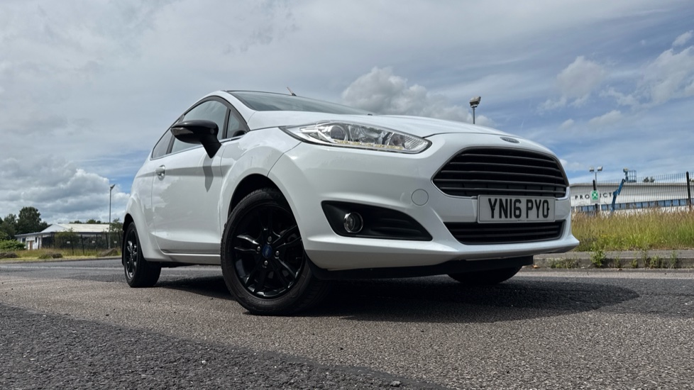 Ford Fiesta 1.25 82 Zetec White 3dr Petrol Hatchback - Image 21