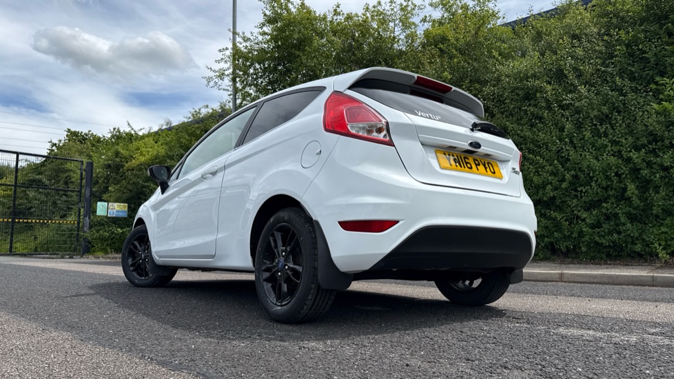 Ford Fiesta 1.25 82 Zetec White 3dr Petrol Hatchback - Image 22