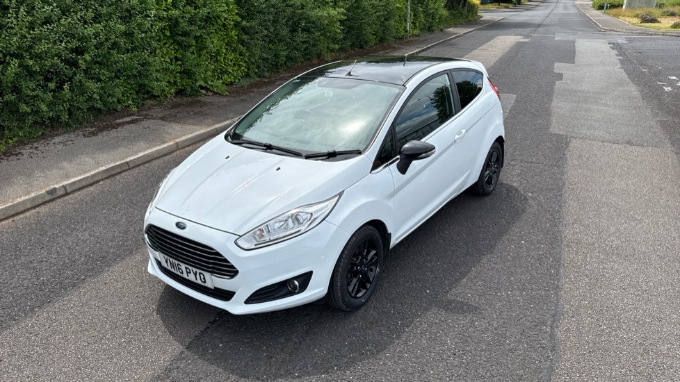 Ford Fiesta 1.25 82 Zetec White 3dr Petrol Hatchback - Image 24