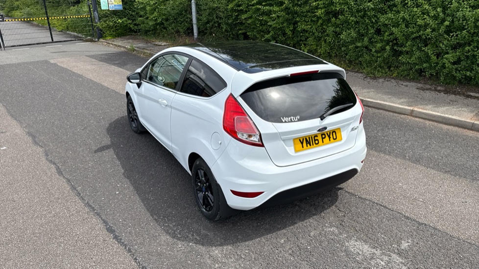 Ford Fiesta 1.25 82 Zetec White 3dr Petrol Hatchback - Image 25