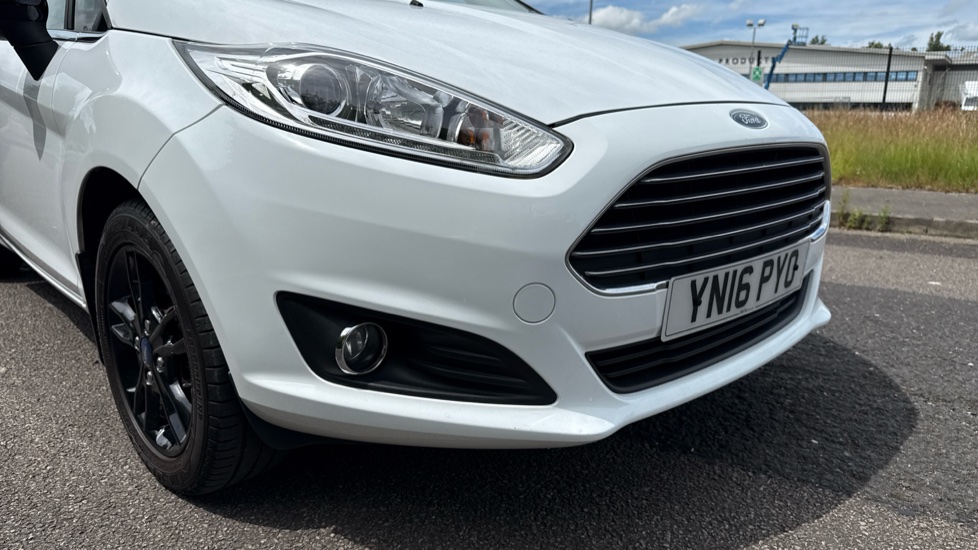 Ford Fiesta 1.25 82 Zetec White 3dr Petrol Hatchback - Image 27