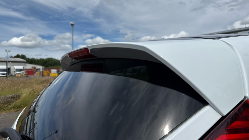 Ford Fiesta 1.25 82 Zetec White 3dr Petrol Hatchback - Image 34