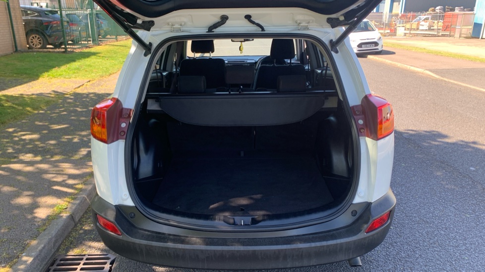 Toyota Rav 4 2.0 D-4D Icon 5dr Diesel Estate - Image 4