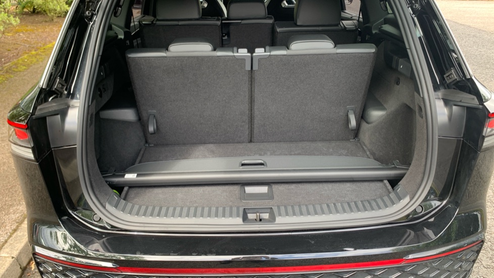 Volkswagen Tayron 2.0 TDI R-Line 5dr DSG7 [7 Seat] Diesel Estate - Image 4