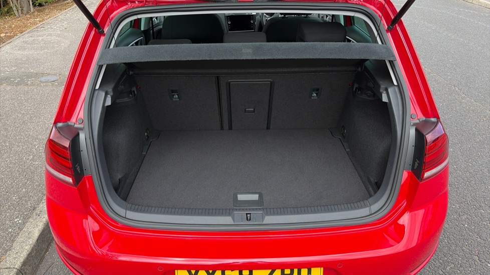Volkswagen Golf 1.5 TSI EVO 150 Match 5dr DSG Petrol Hatchback - Image 4