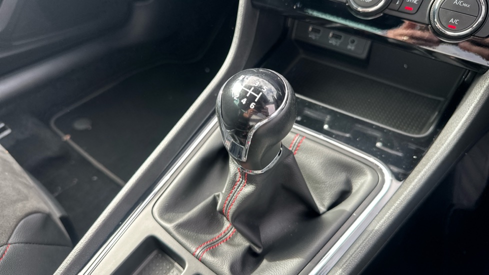 SEAT Leon 1.5 TSI EVO 150 FR Black Edition [EZ] 5dr Petrol Hatchback - Image 13