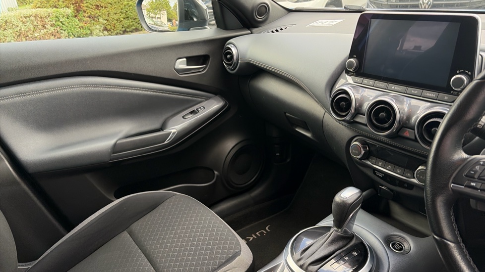 Nissan Juke 1.0 DiG-T 114 N-Connecta 5dr DCT Petrol Hatchback - Image 14