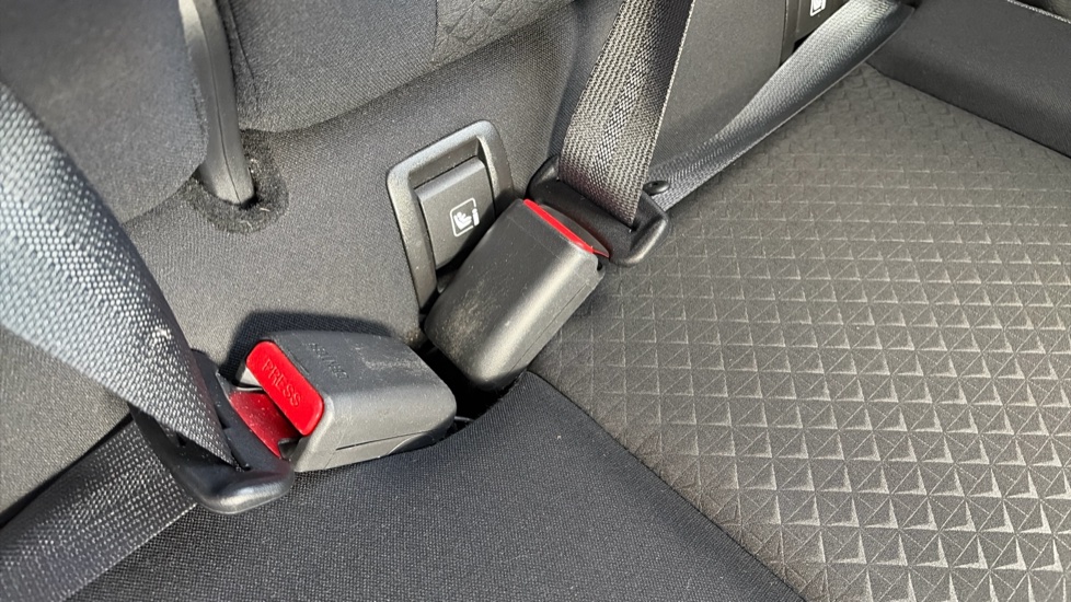 Nissan Juke 1.0 DiG-T 114 N-Connecta 5dr DCT Petrol Hatchback - Image 17