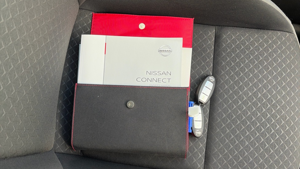 Nissan Juke 1.0 DiG-T 114 N-Connecta 5dr DCT Petrol Hatchback - Image 19