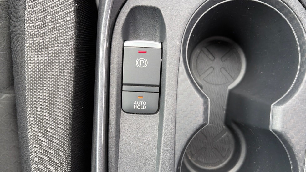 Nissan Juke 1.0 DiG-T 114 N-Connecta 5dr DCT Petrol Hatchback - Image 24