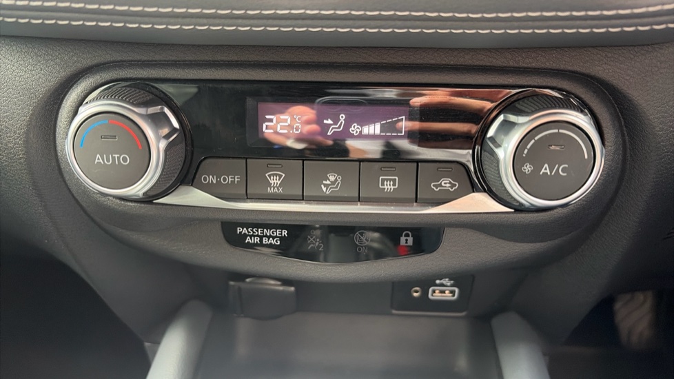 Nissan Juke 1.0 DiG-T 114 N-Connecta 5dr DCT Petrol Hatchback - Image 32